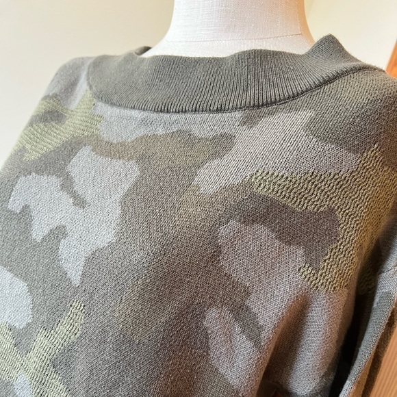 Hem & Thread Small Camouflage Crewneck Varsity Stripe Elbow Length Sweater - Picture 5 of 9